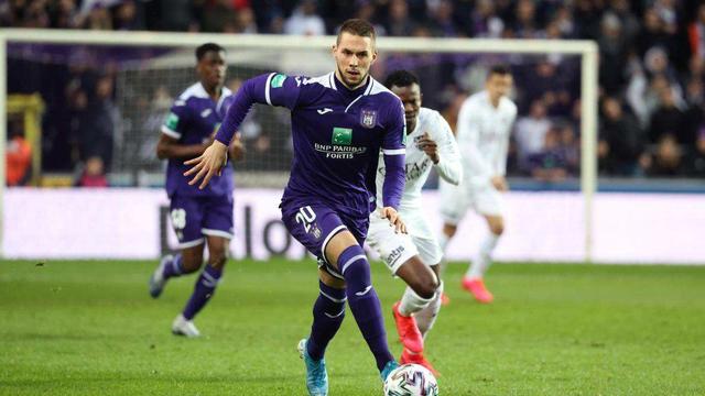 现出色的伊 现出色的伊